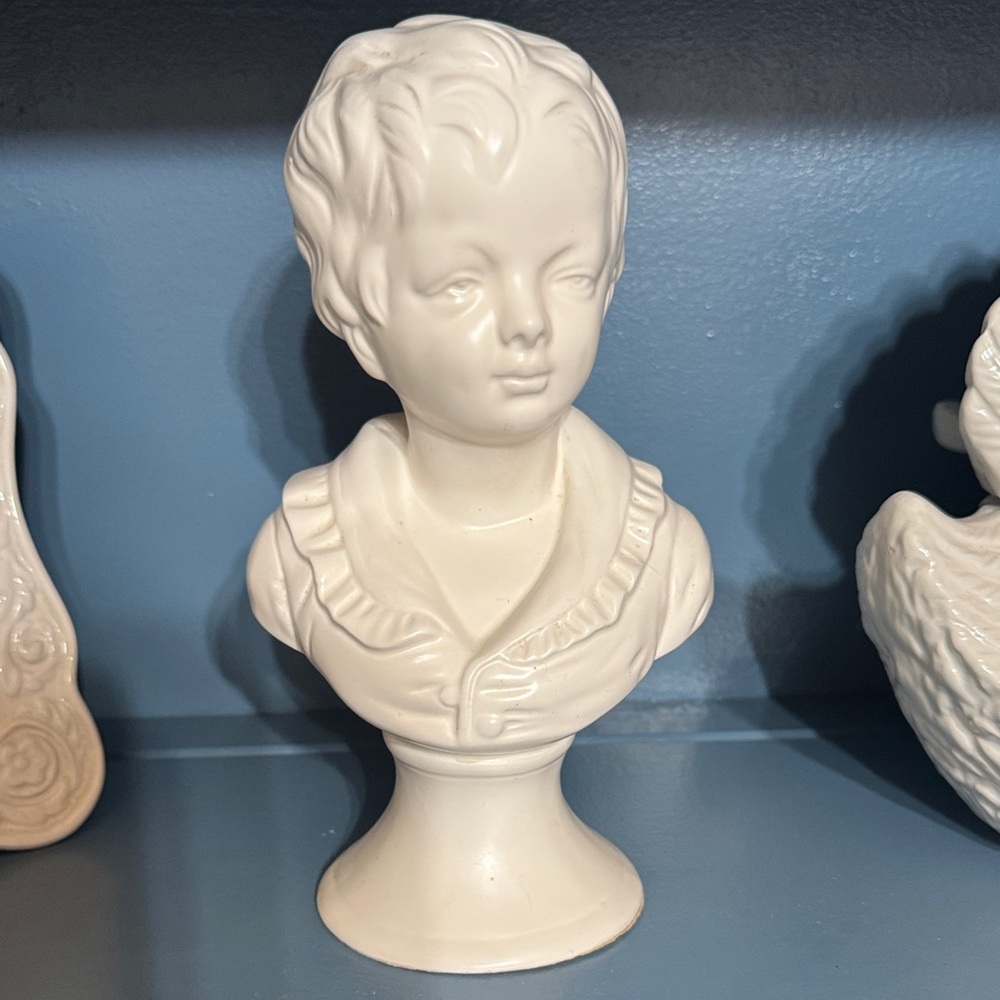 Cottage core Napcoware ware Elegant Cream Bust Sculpture
